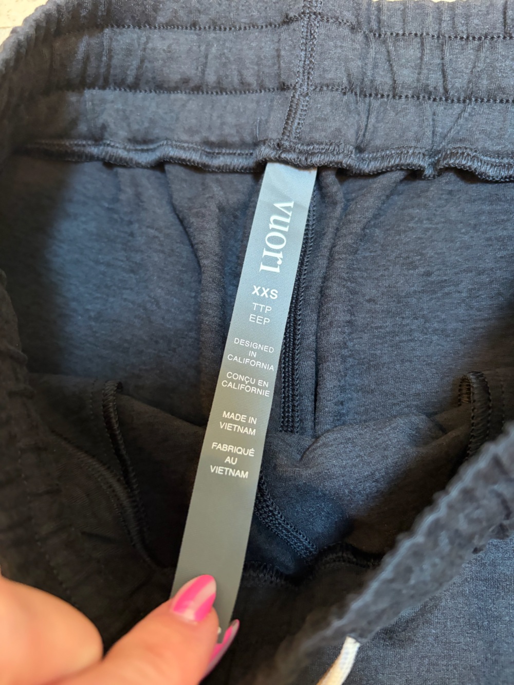 Vuori women’s black heather Performance Jogger - Picture 2 of 3